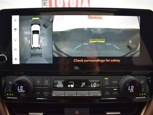 Used 2024 Toyota Grand Highlander AWD Hybrid image 23