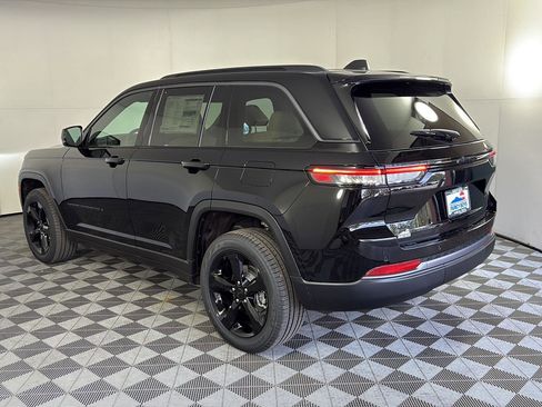 New 2026 Jeep Grand Cherokee Limited w/ Limited Altitude Package AWD/4WD image 6