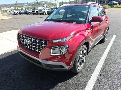 Used 2024 Hyundai Venue SEL image 1
