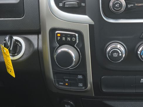 Used 2019 RAM 1500 Classic SLT AWD/4WD image 14