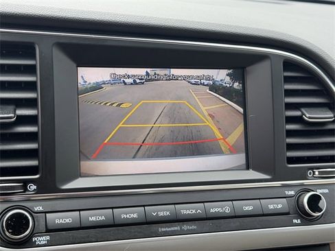 Used 2017 Hyundai Elantra SE image 16