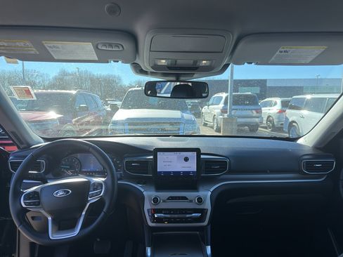 Used 2024 Ford Explorer XLT w/ Equipment Group 202A image 29