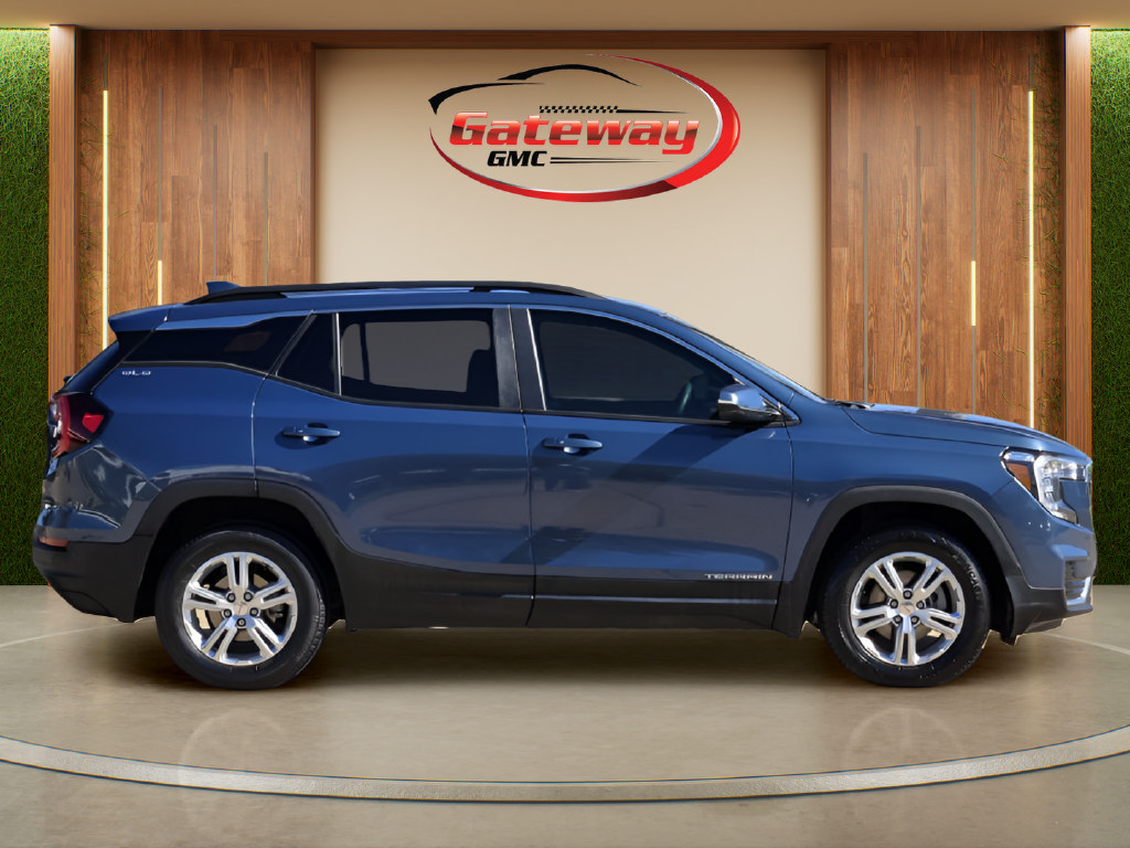Used 2024 GMC Terrain SLE w/ Driver Convenience Package AWD/4WD image 4
