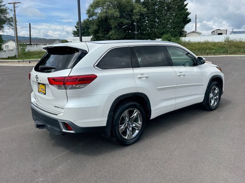 Used 2019 Toyota Highlander Limited Platinum AWD/4WD image 3