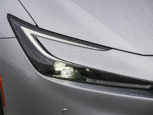 Used 2024 Toyota Prius LE image 4