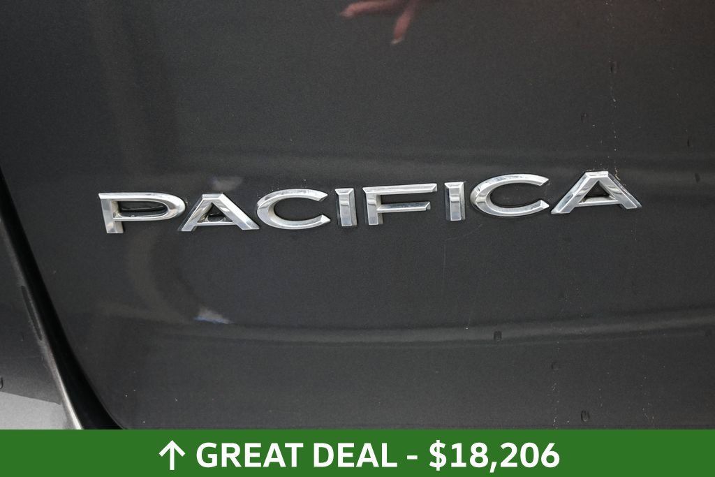 Used 2023 Chrysler Pacifica Touring-L FWD image 17