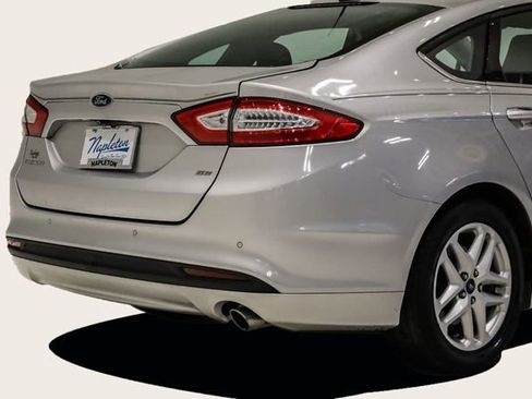 Used 2015 Ford Fusion SE image 7