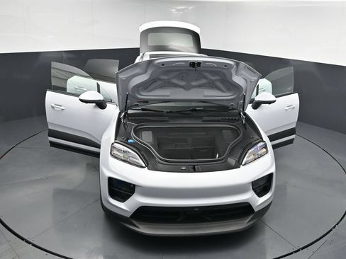 New 2026 Porsche Macan 4 Electric AWD/4WD image 29