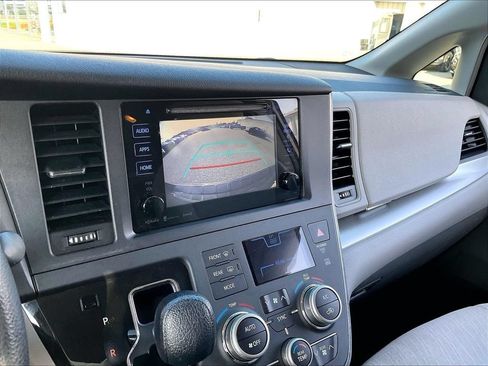 Used 2017 Toyota Sienna LE w/ Outdoor Package FWD image 20