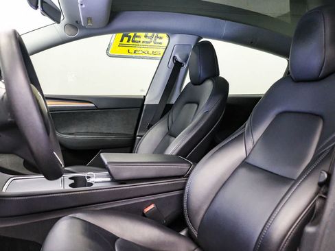 Used 2024 Tesla Model Y Long Range AWD/4WD image 17