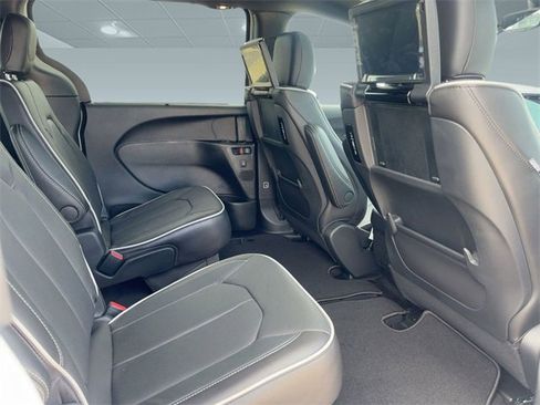 New 2026 Chrysler Pacifica Limited image 30