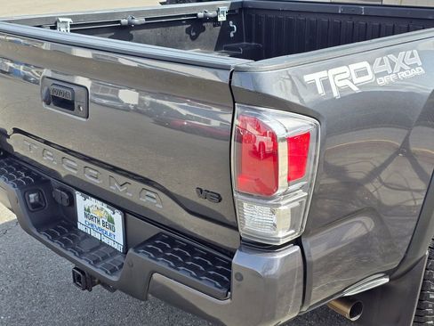 Used 2021 Toyota Tacoma TRD Off-Road w/ Technology Package AWD/4WD image 13