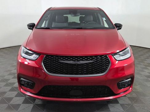 New 2026 Chrysler Pacifica Select image 2