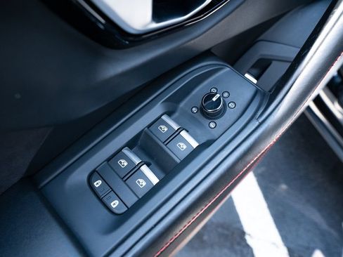Used 2021 Lamborghini Urus AWD/4WD image 29