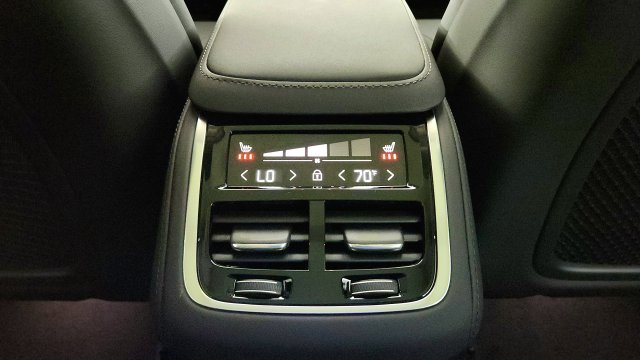 New 2026 Volvo XC90 T8 Plus w/ Protection Package AWD/4WD image 32