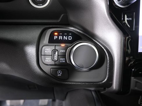 Used 2025 RAM 1500 Big Horn AWD/4WD image 32