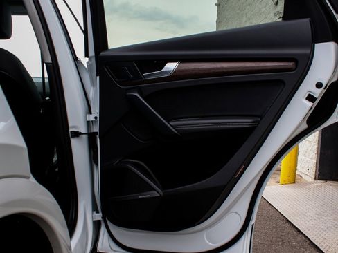 Used 2021 Audi Q5 2.0T Premium Plus w/ Premium Plus Package image 12