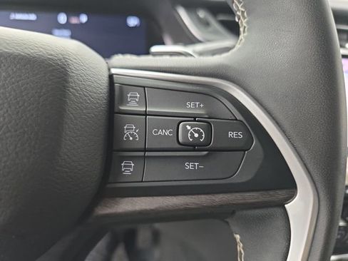 Used 2023 Jeep Grand Cherokee Limited image 40