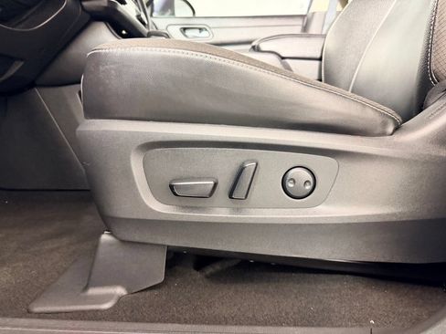 Used 2024 Nissan Pathfinder SL w/ Black Appearance Package FWD image 22