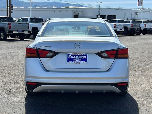 Used 2024 Nissan Altima 2.5 S FWD image 6