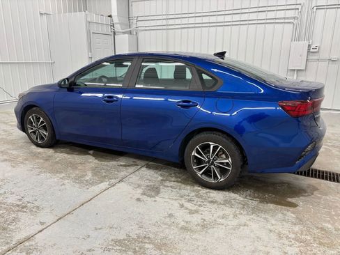 Used 2024 Kia Forte LXS FWD image 3