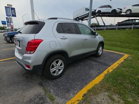 Used 2017 Chevrolet Trax LT w/ LT Convenience Package AWD/4WD image 3