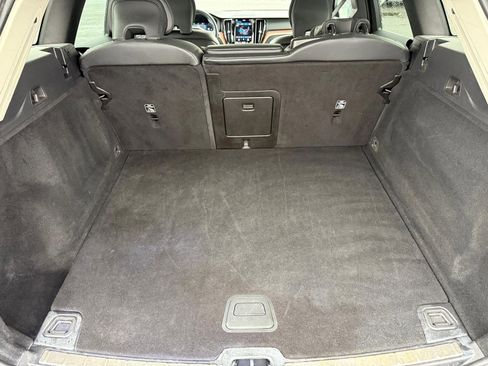 Used 2023 Volvo XC60 B5 Plus image 14