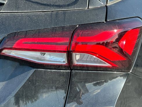 Used 2023 Chevrolet Equinox RS FWD image 48