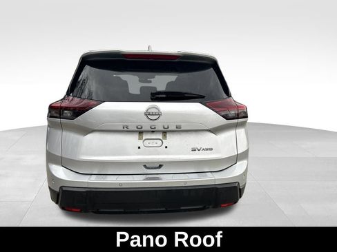 Used 2024 Nissan Rogue SV w/ SV Premium Package image 4