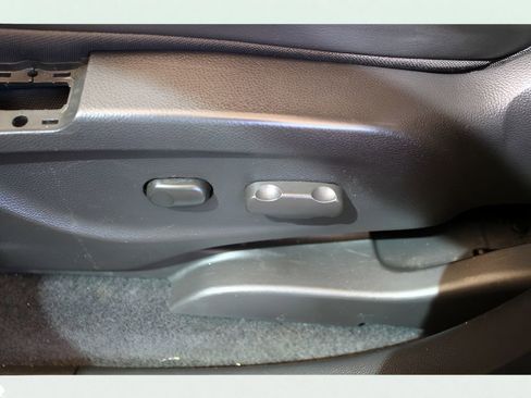 Used 2020 Chevrolet Trax LT w/ LT Convenience Package image 13