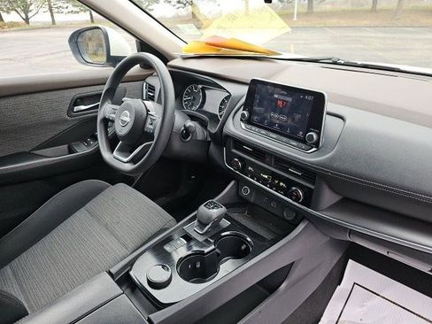Used 2023 Nissan Rogue SV image 13