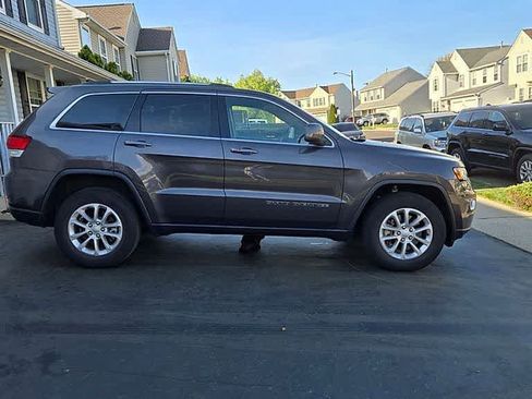 Used 2021 Jeep Grand Cherokee Laredo AWD/4WD image 28