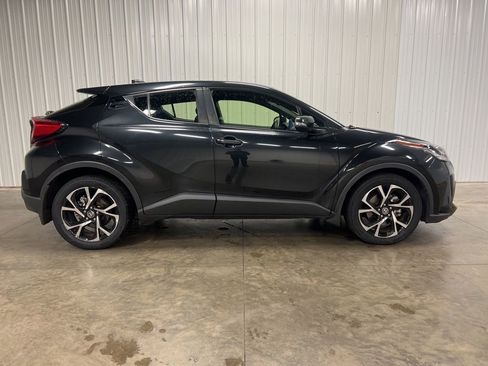 Used 2020 Toyota C-HR XLE image 2