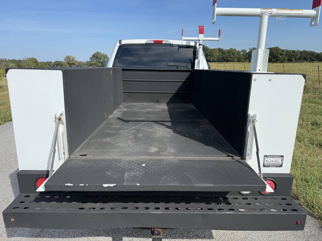 Used 2018 Ford F250 XL w/ Power Equipment Group AWD/4WD image 8
