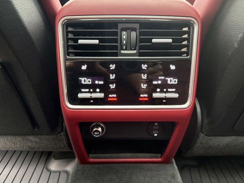 Used 2022 Porsche Cayenne S Platinum image 33