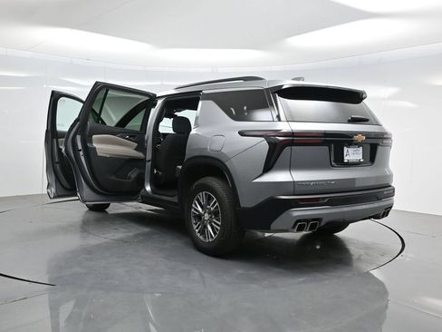 Used 2025 Chevrolet Traverse LT AWD/4WD image 39