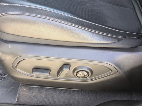 Used 2024 Jeep Grand Cherokee L Laredo image 14