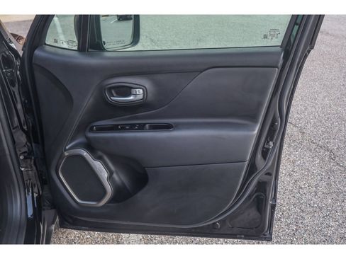 Used 2023 Jeep Renegade Latitude AWD/4WD image 17