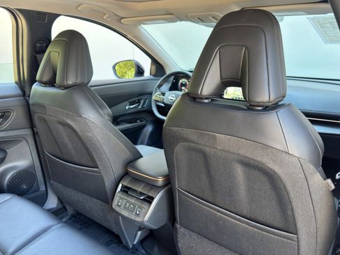 Used 2024 Nissan Ariya FWD image 38