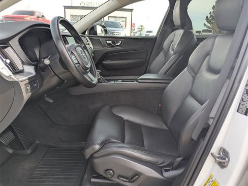Used 2019 Volvo XC60 T5 Momentum w/ Multimedia Package image 20