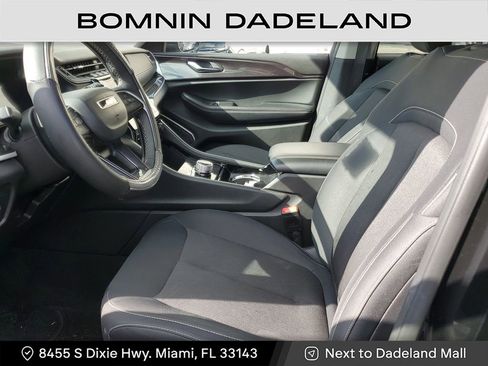 Used 2022 Jeep Grand Cherokee L Laredo w/ Luxury Tech Group I image 17