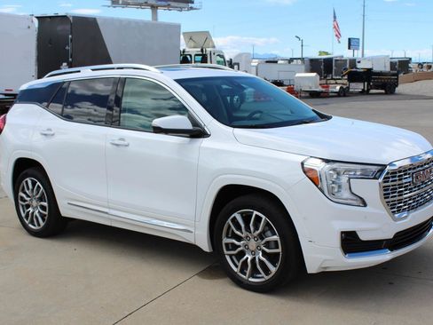 Used 2024 GMC Terrain Denali w/ Denali Premium Package AWD/4WD image 5