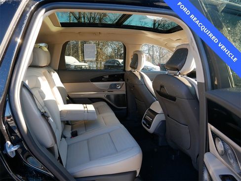 Used 2025 Lincoln Nautilus Reserve image 9