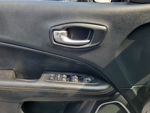 Used 2019 Jeep Compass Limited AWD/4WD image 17