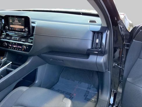 Used 2022 Nissan Pathfinder SV FWD image 16