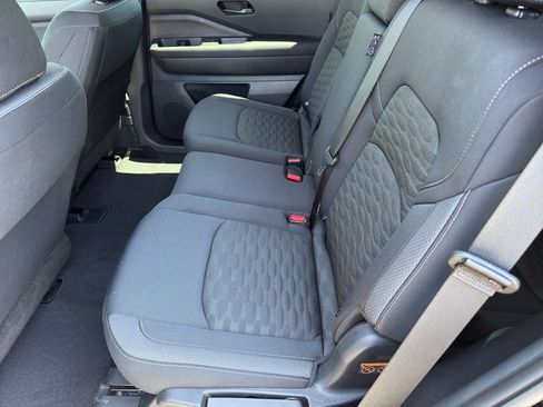 Used 2025 Nissan Pathfinder S FWD image 22