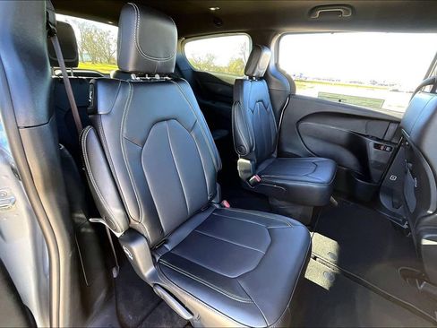 New 2026 Chrysler Pacifica Select FWD image 13