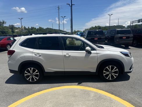 Used 2023 Subaru Forester Limited AWD/4WD image 6