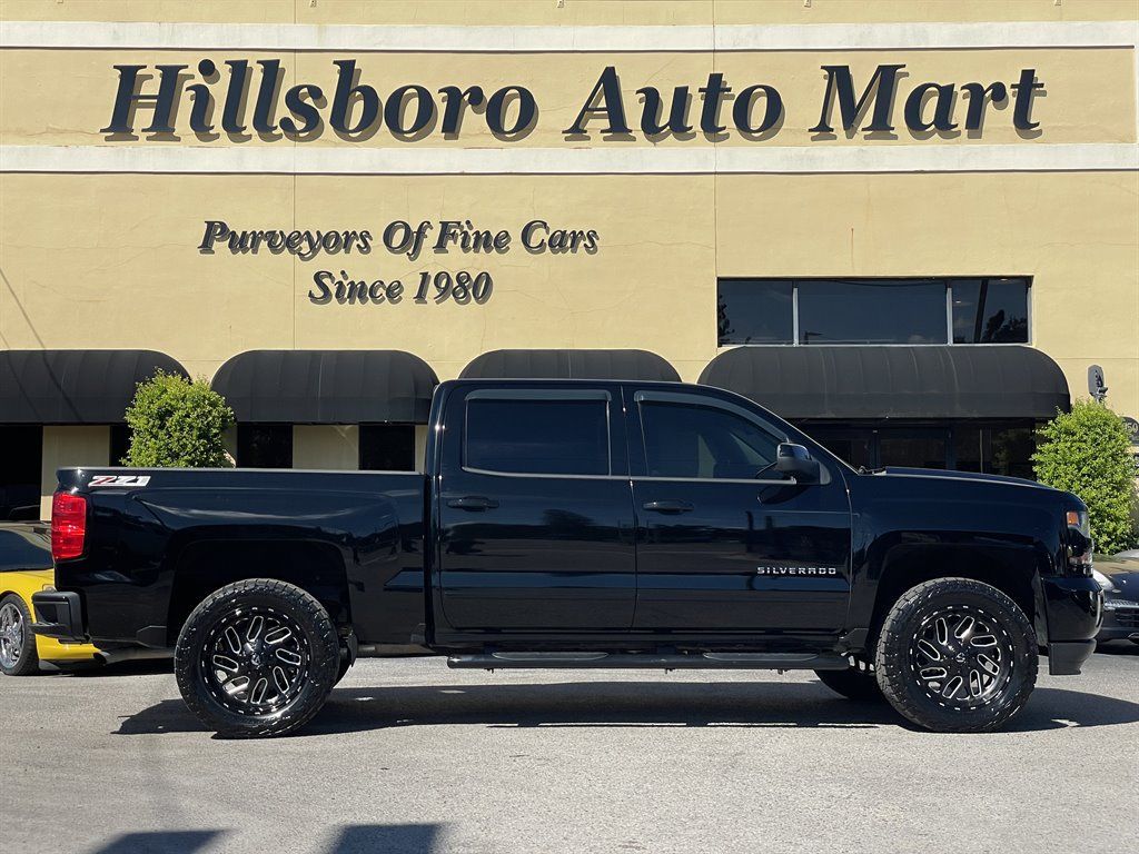 Used 2017 Chevrolet Silverado 1500 LT w/ All Star Edition AWD/4WD image 4