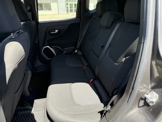 Used 2017 Jeep Renegade Latitude w/ Popular Equipment Group AWD/4WD image 14